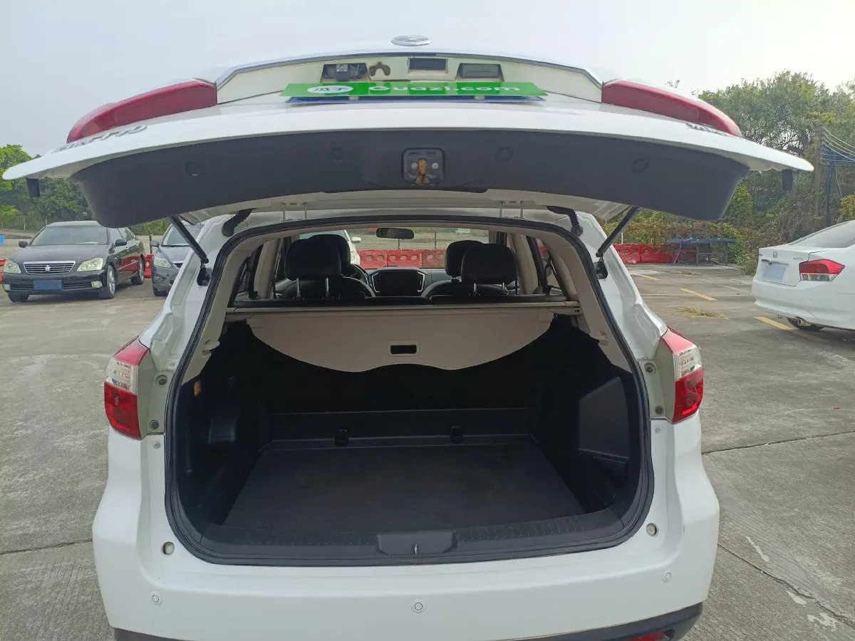 2015 Venucia T70 2.0L 144HP L4 CVT,autocango,china used car exporter,china ev exporter,chinese used car exporter,chinese used ev exporter