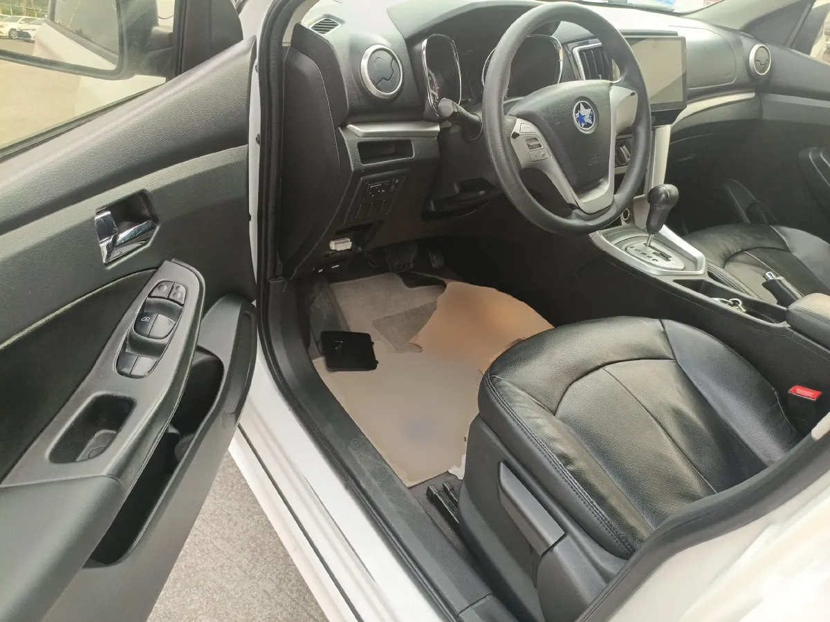 2015 Venucia T70 2.0L 144HP L4 CVT,autocango,china used car exporter,china ev exporter,chinese used car exporter,chinese used ev exporter