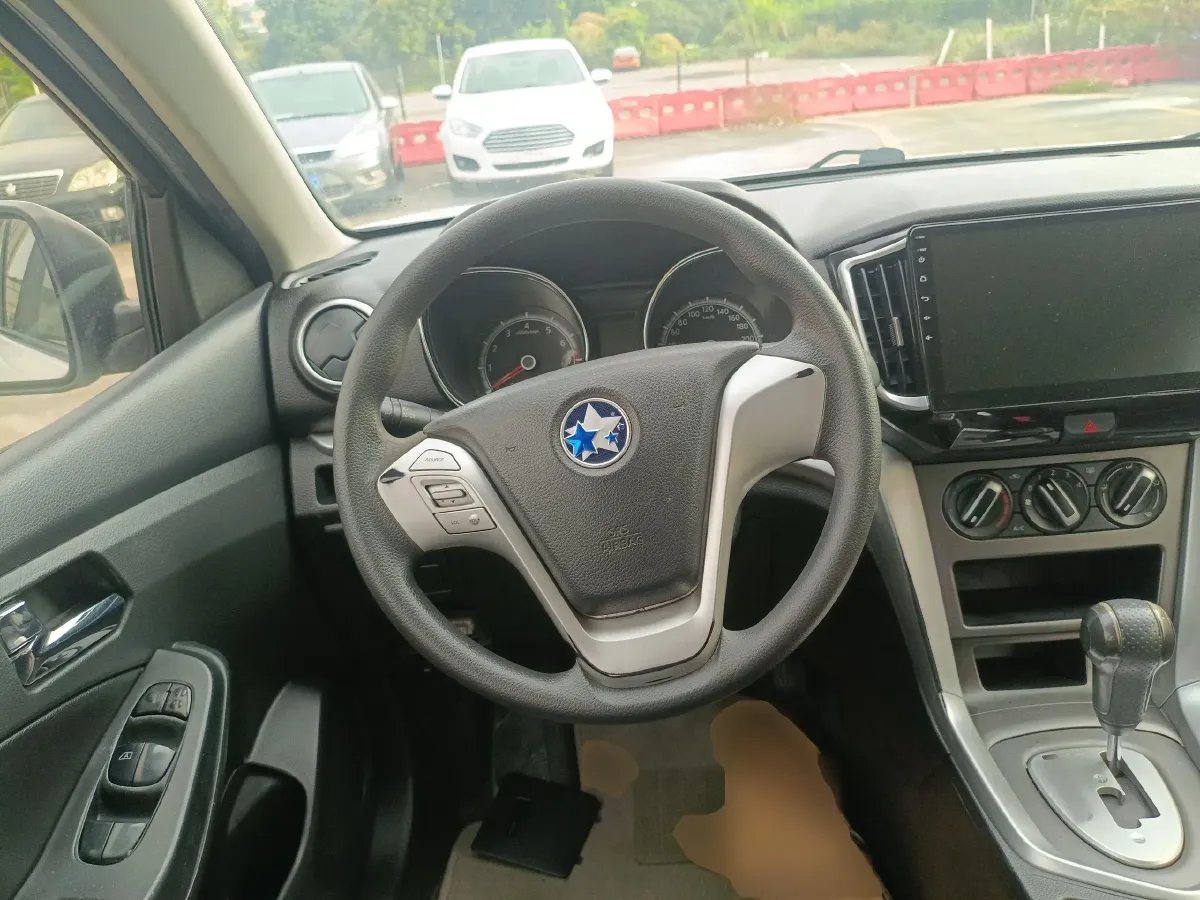 2015 Venucia T70 2.0L 144HP L4 CVT,autocango,china used car exporter,china ev exporter,chinese used car exporter,chinese used ev exporter