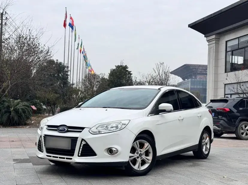 2012 Ford Focus 1.6L 125HP L4 5MT