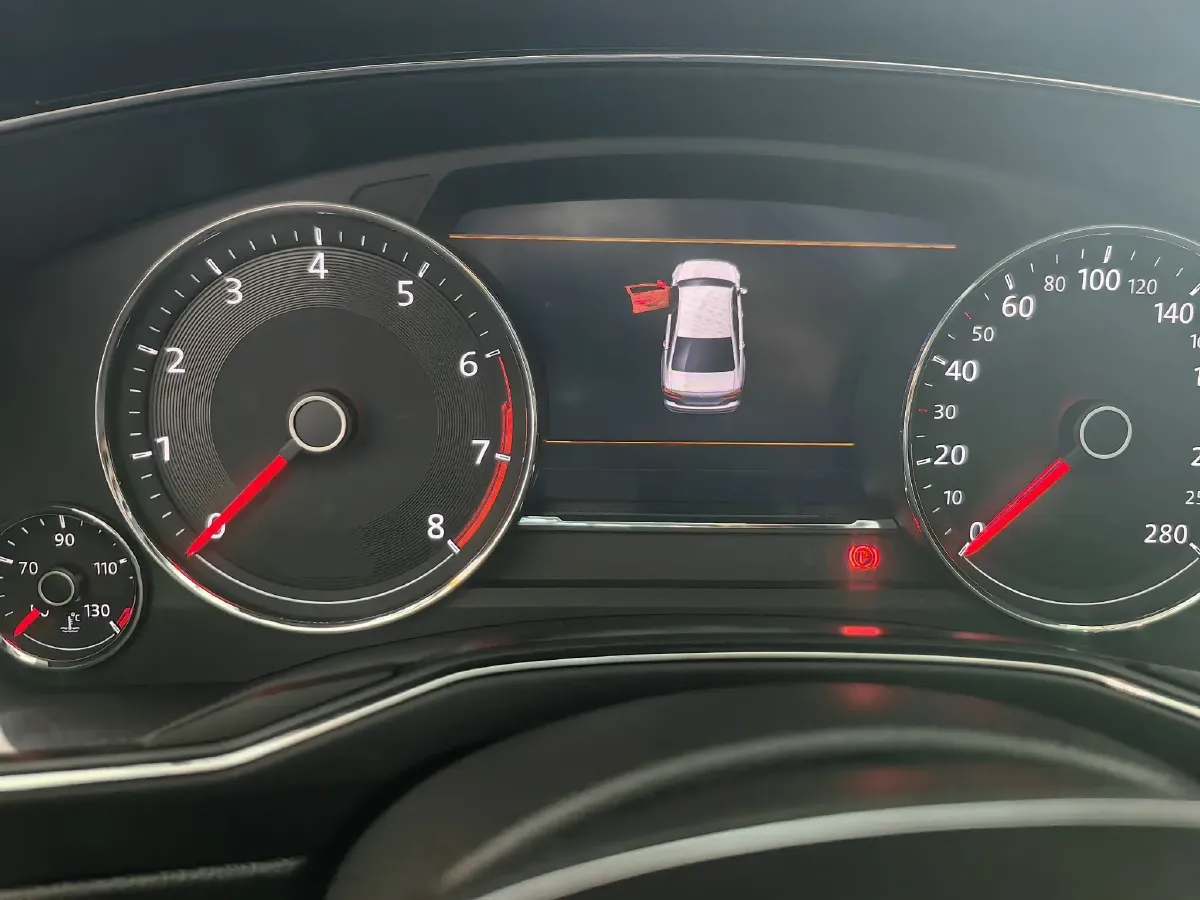 2016 Volkswagen Phideon 2.0T 224HP L4 7DCT,autocango,china used car exporter,china ev exporter,chinese used car exporter,chinese used ev exporter