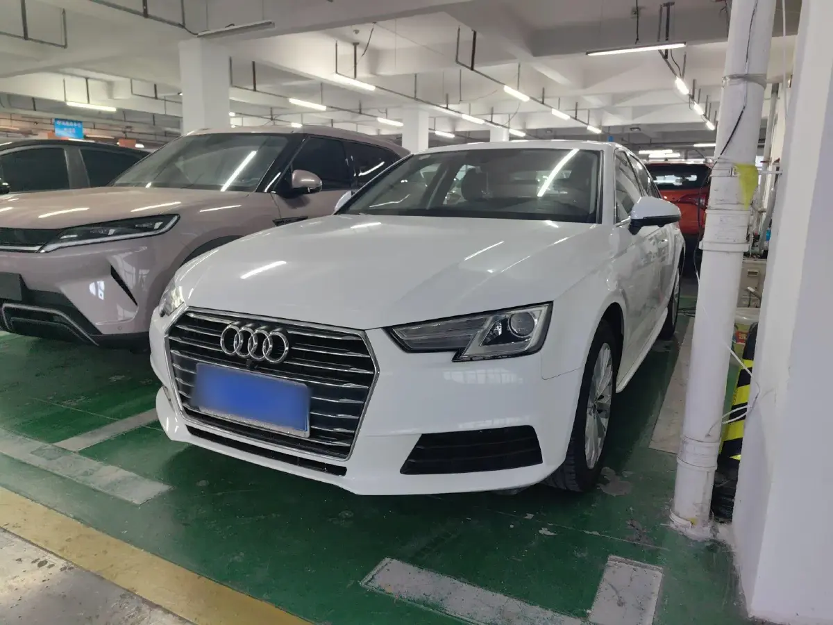 2017 Audi A4L 2.0T 190HP L4 7DCT