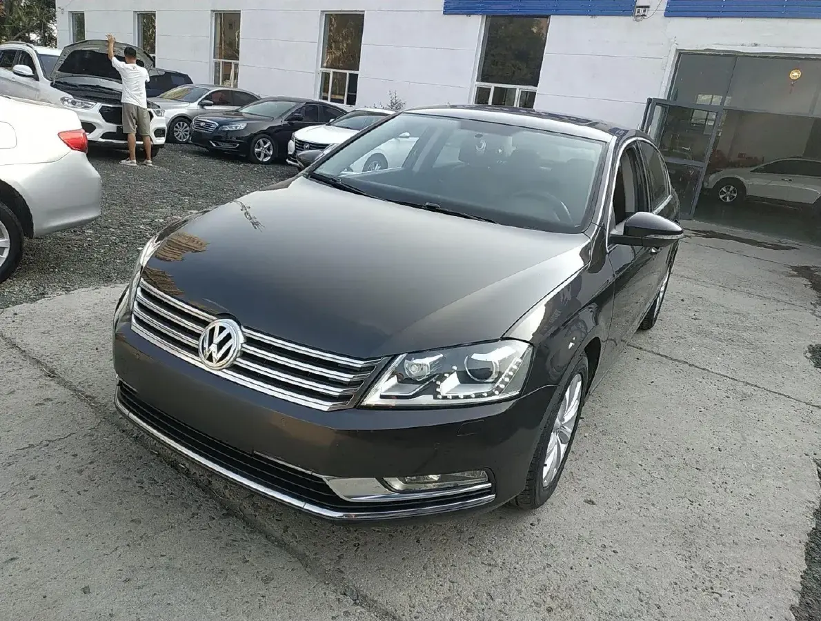 2013 Volkswagen Magotan 2.0T 200HP L4 6DCT