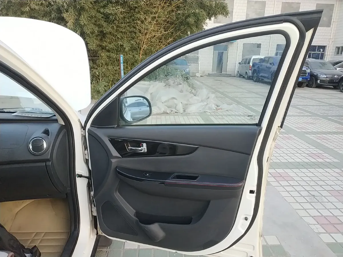 2014 BAIC Hyosow S3 1.5L 113HP L4 5MT,autocango,china used car exporter,china ev exporter,chinese used car exporter,chinese used ev exporter