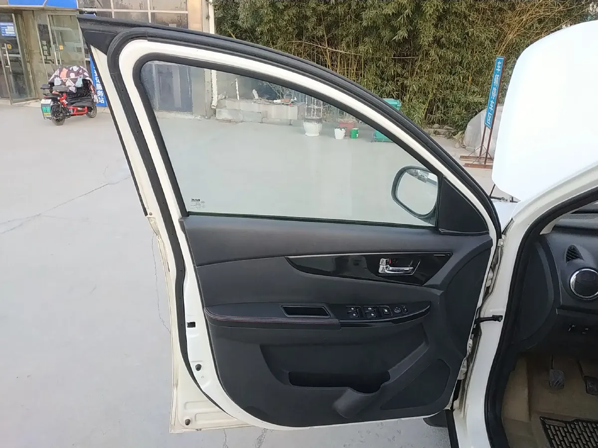2014 BAIC Hyosow S3 1.5L 113HP L4 5MT,autocango,china used car exporter,china ev exporter,chinese used car exporter,chinese used ev exporter