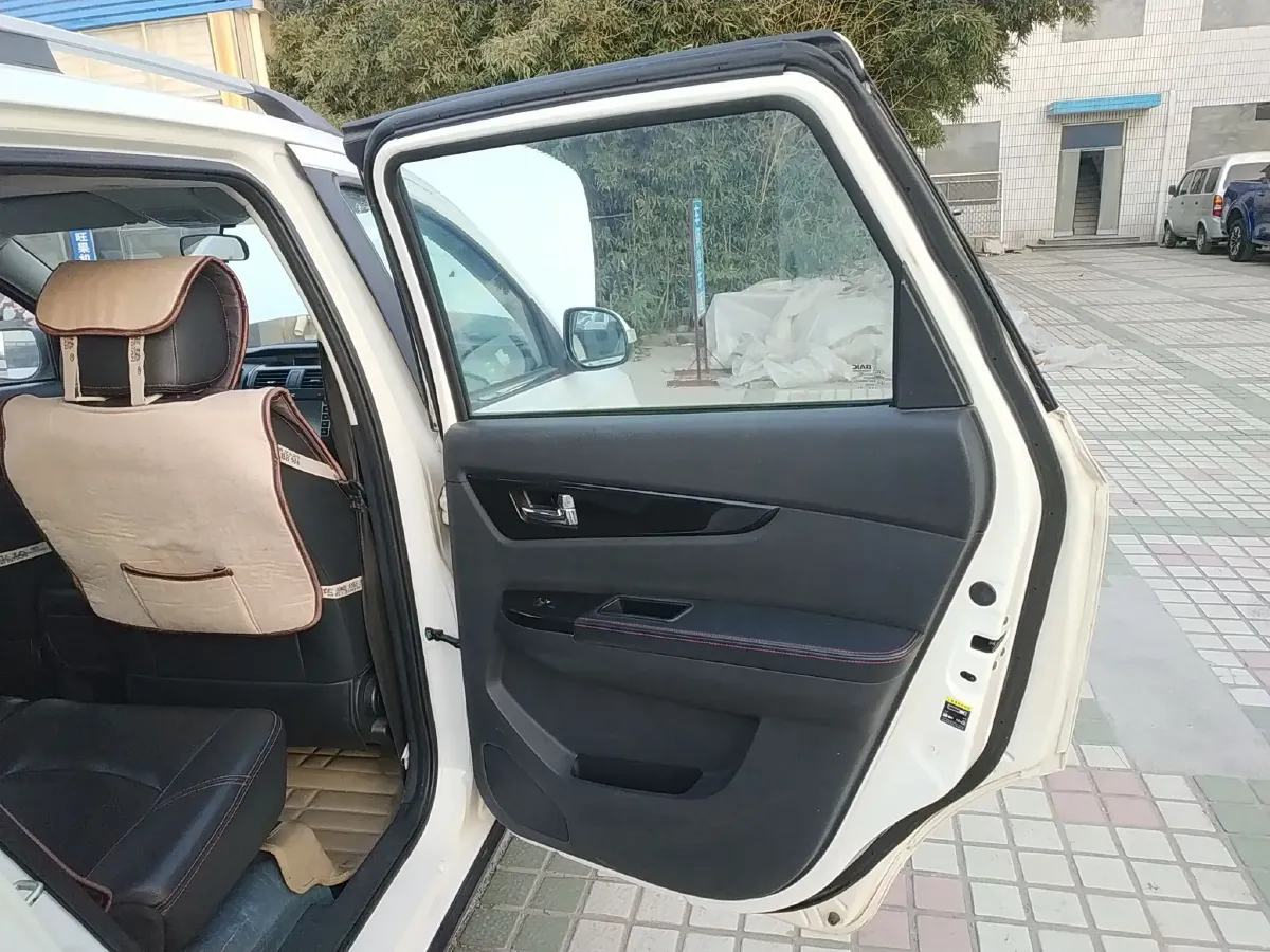 2014 BAIC Hyosow S3 1.5L 113HP L4 5MT,autocango,china used car exporter,china ev exporter,chinese used car exporter,chinese used ev exporter