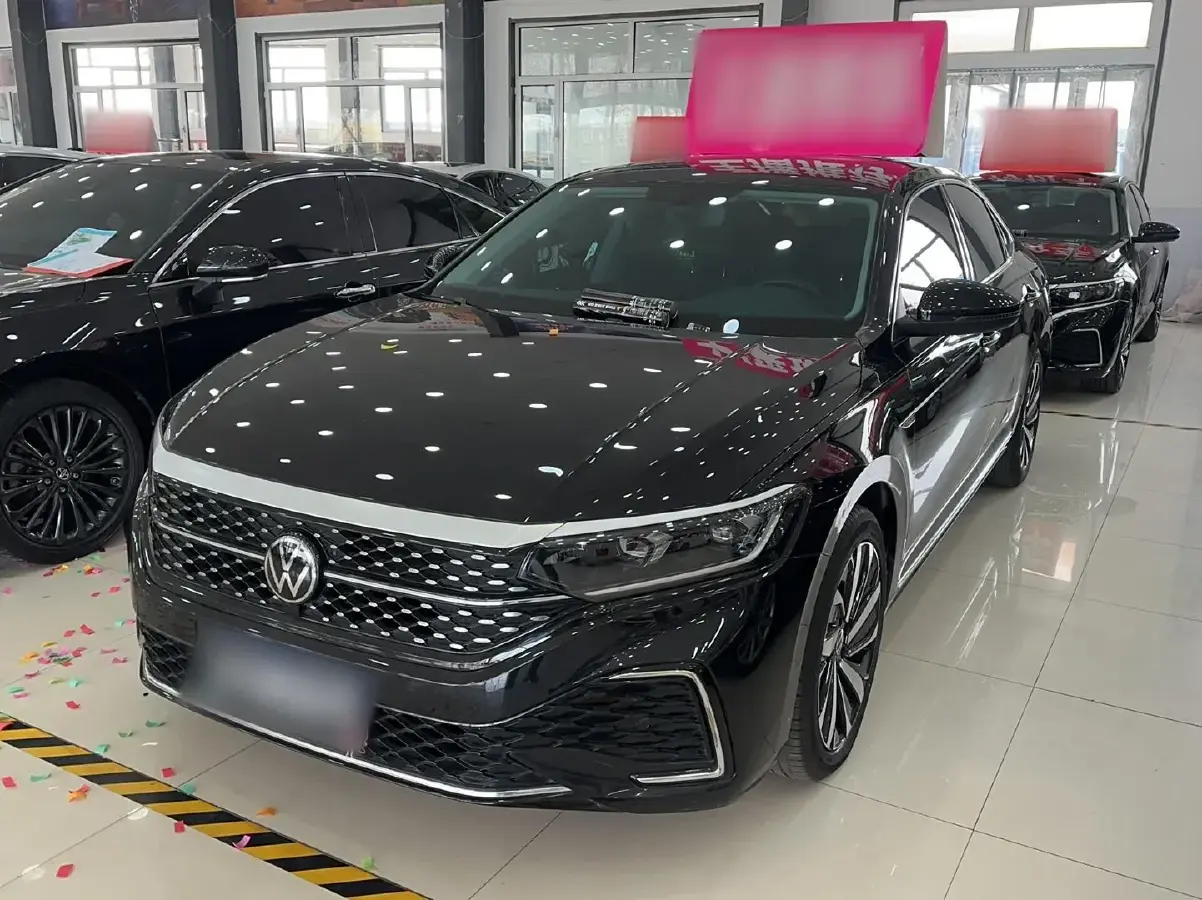 2023 Volkswagen Passat 2.0T 186HP L4 7DCT