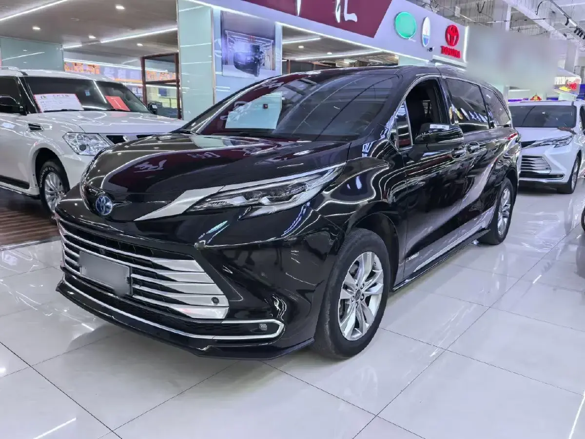 2024 Toyota Sienna 2.5L 189HP L4 E-CVT Hybrid