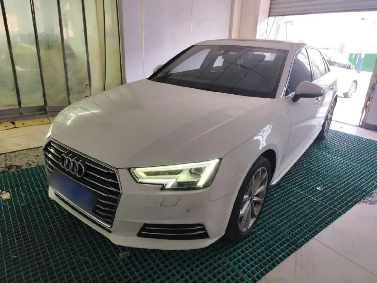 2017 Audi A4L 2.0T 190HP L4 7DCT
