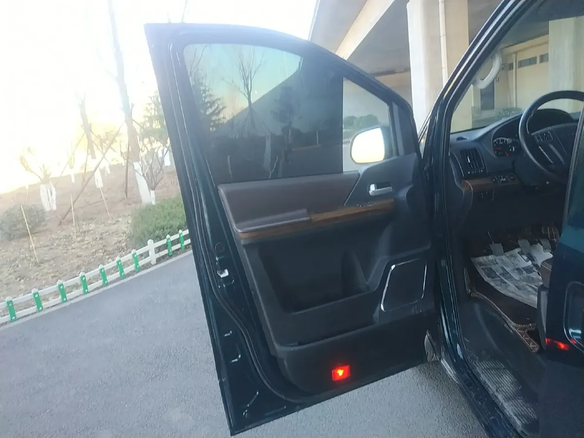 2021 DongFeng Forthing LingZhi Plus 2.0L 133HP L4 6MT,autocango,china used car exporter,china ev exporter,chinese used car exporter,chinese used ev exporter