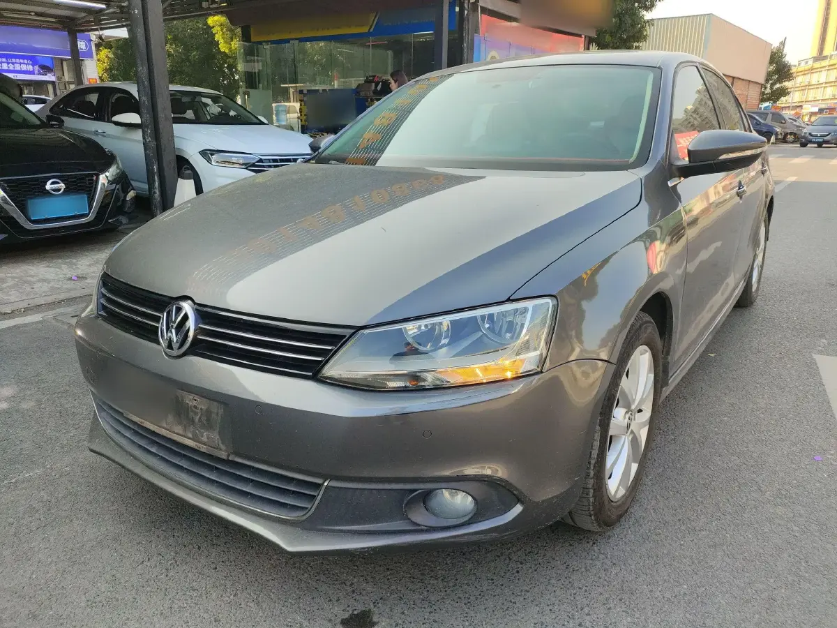 2012 Volkswagen Sagitar 1.4T 131HP L4 7DCT