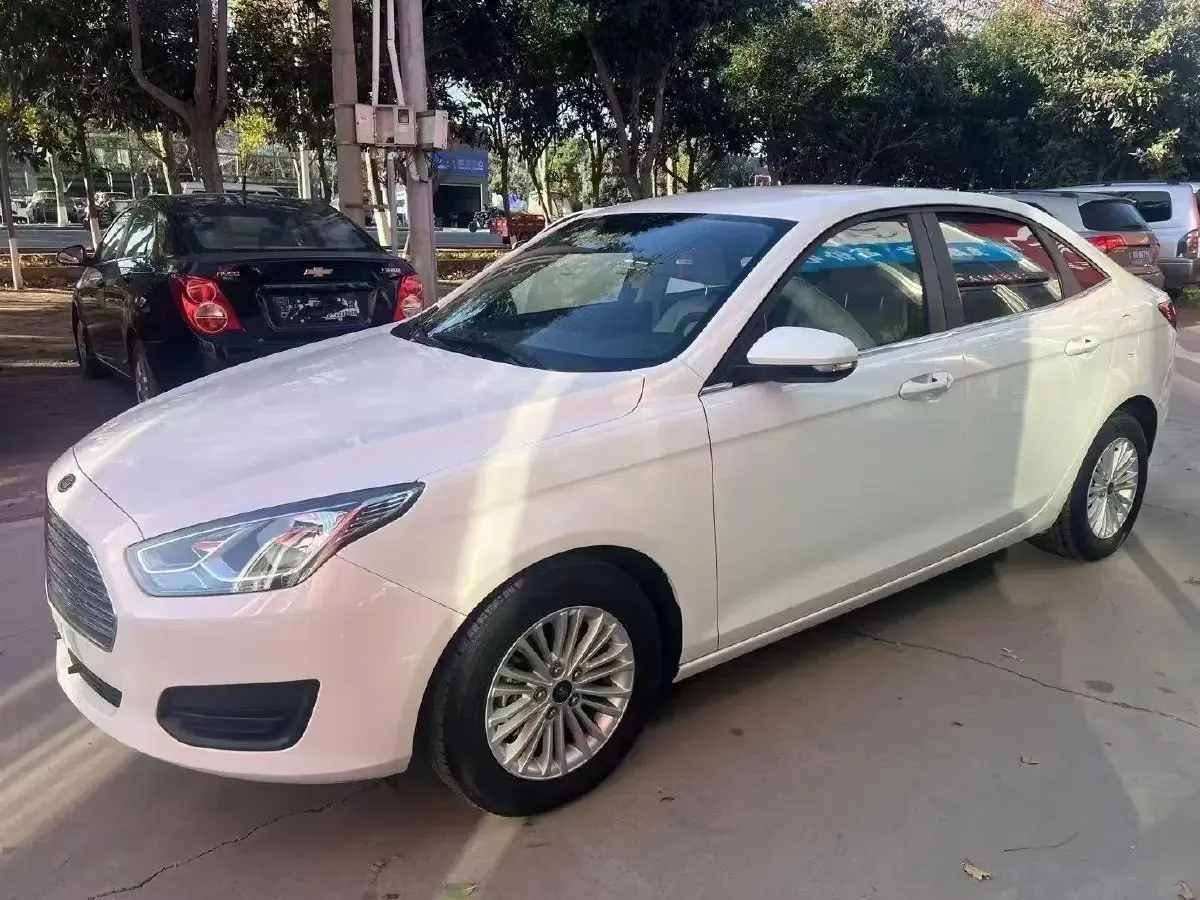 2017 Ford Escort 1.5L 113HP L4 5MT