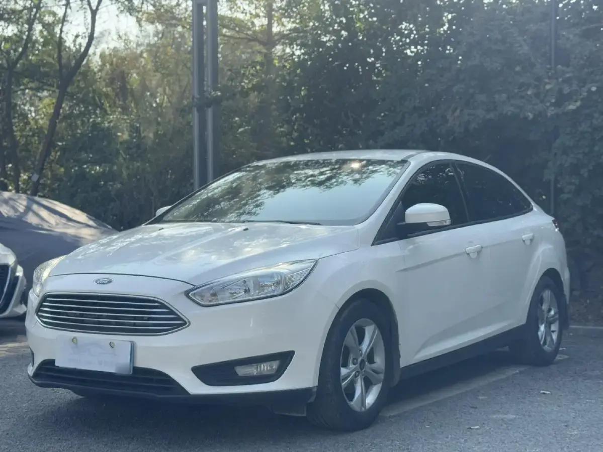 2015 Ford Focus 1.6L 125HP L4 6DCT