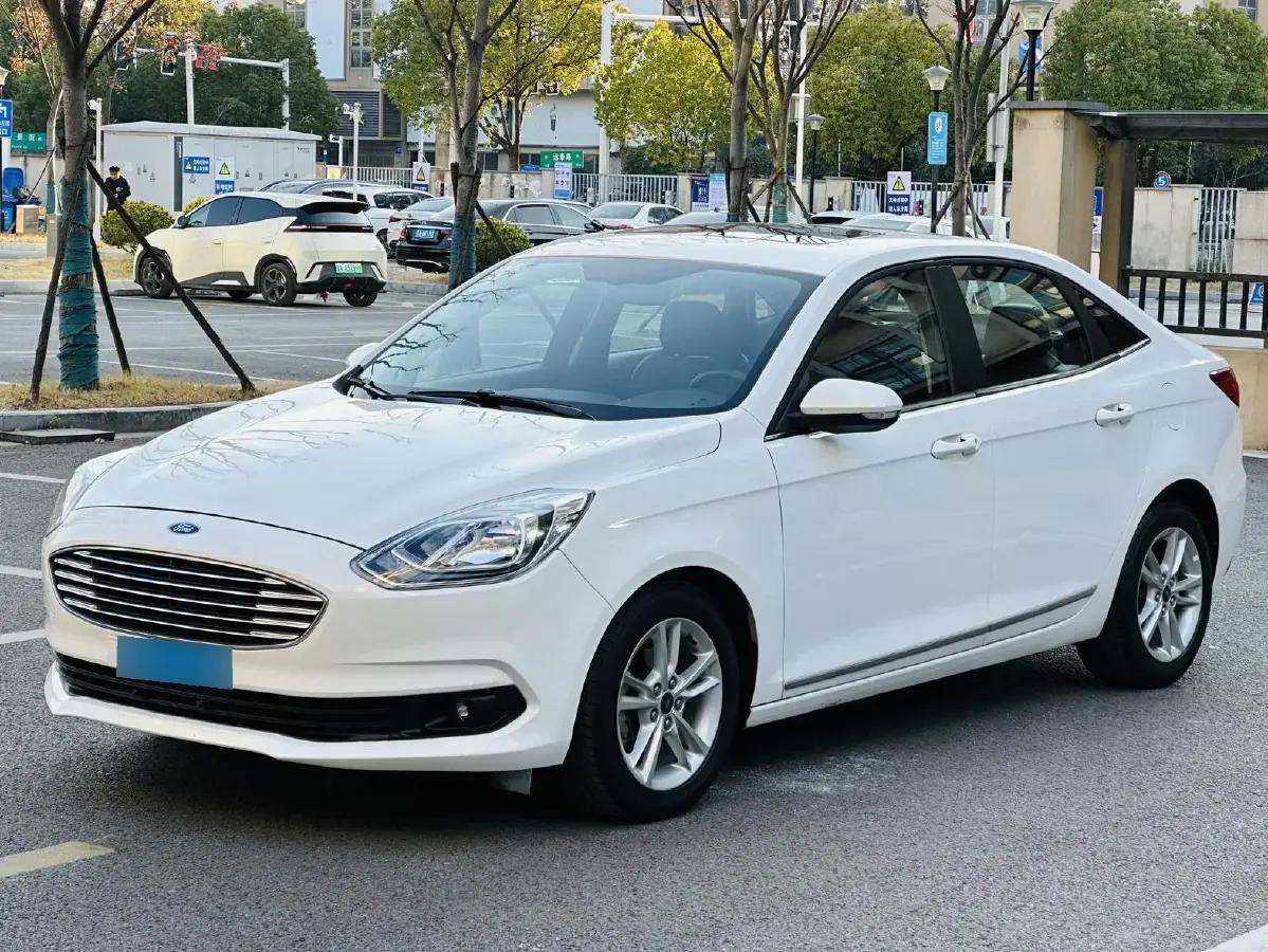 2019 Ford Escort 1.5L 122HP L3 6AT