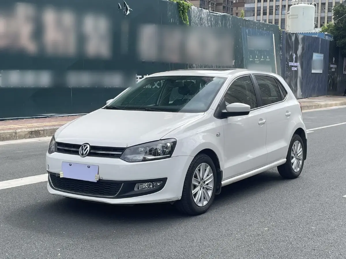2013 Volkswagen Polo 1.4L 86HP L4 6AT