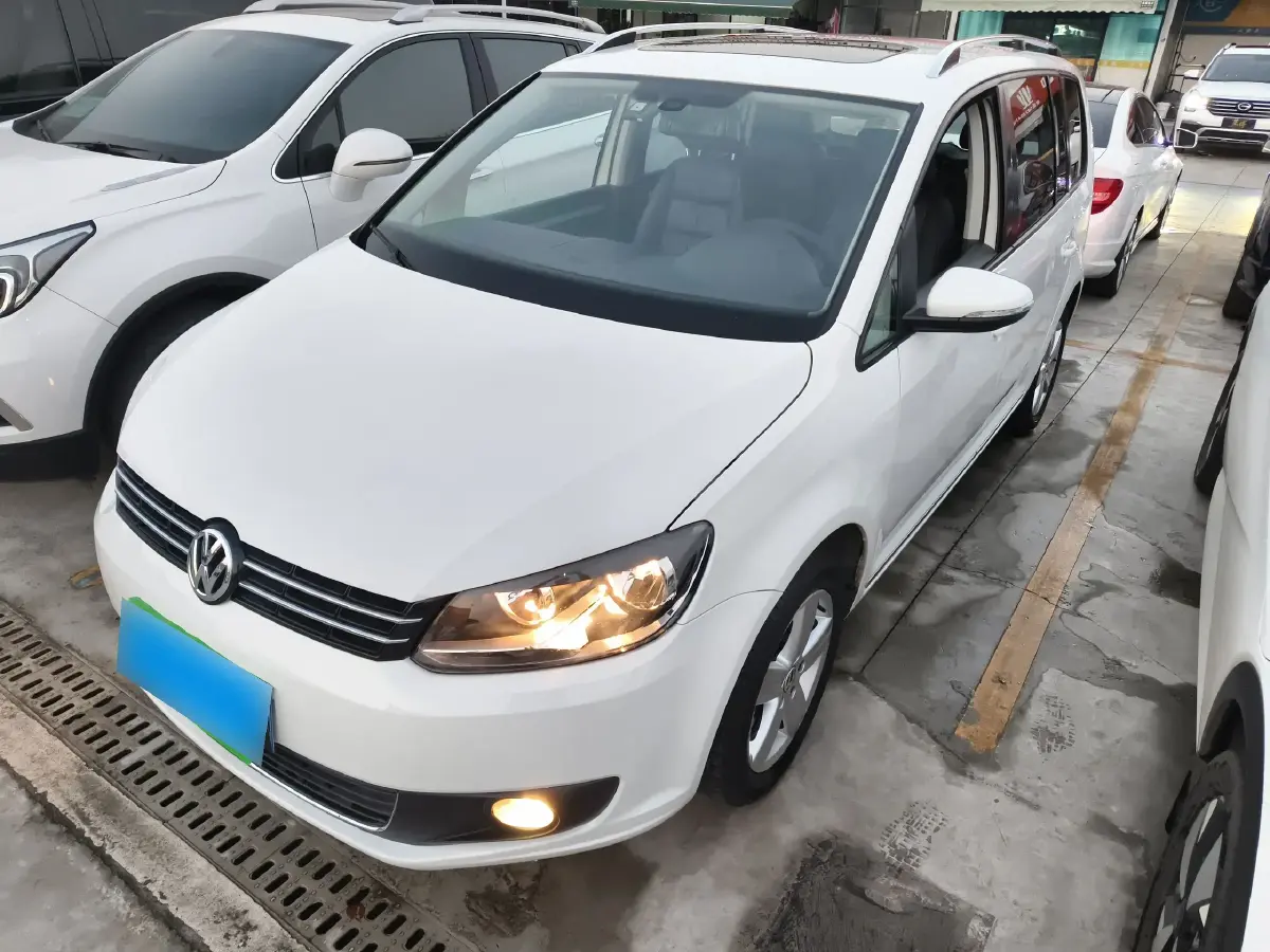 2015 Volkswagen Touran 1.4T 131HP L4 7DCT