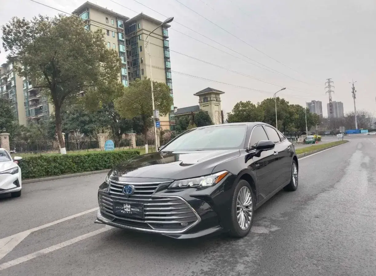 2019 Toyota Avalon 2.5L 178HP L4 E-CVT Hybrid