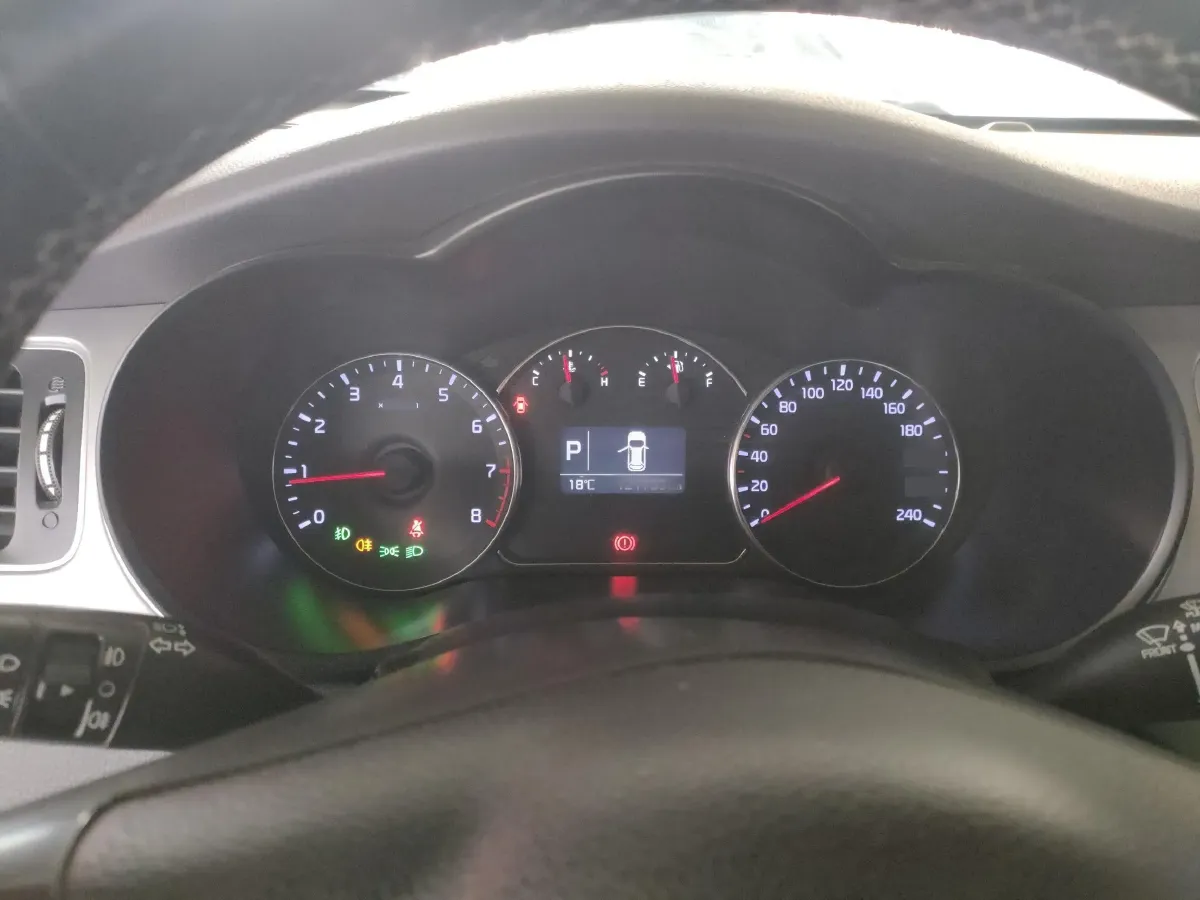 2013 Kia Carens 2.0L 152HP L4 6AT,autocango,china used car exporter,china ev exporter,chinese used car exporter,chinese used ev exporter