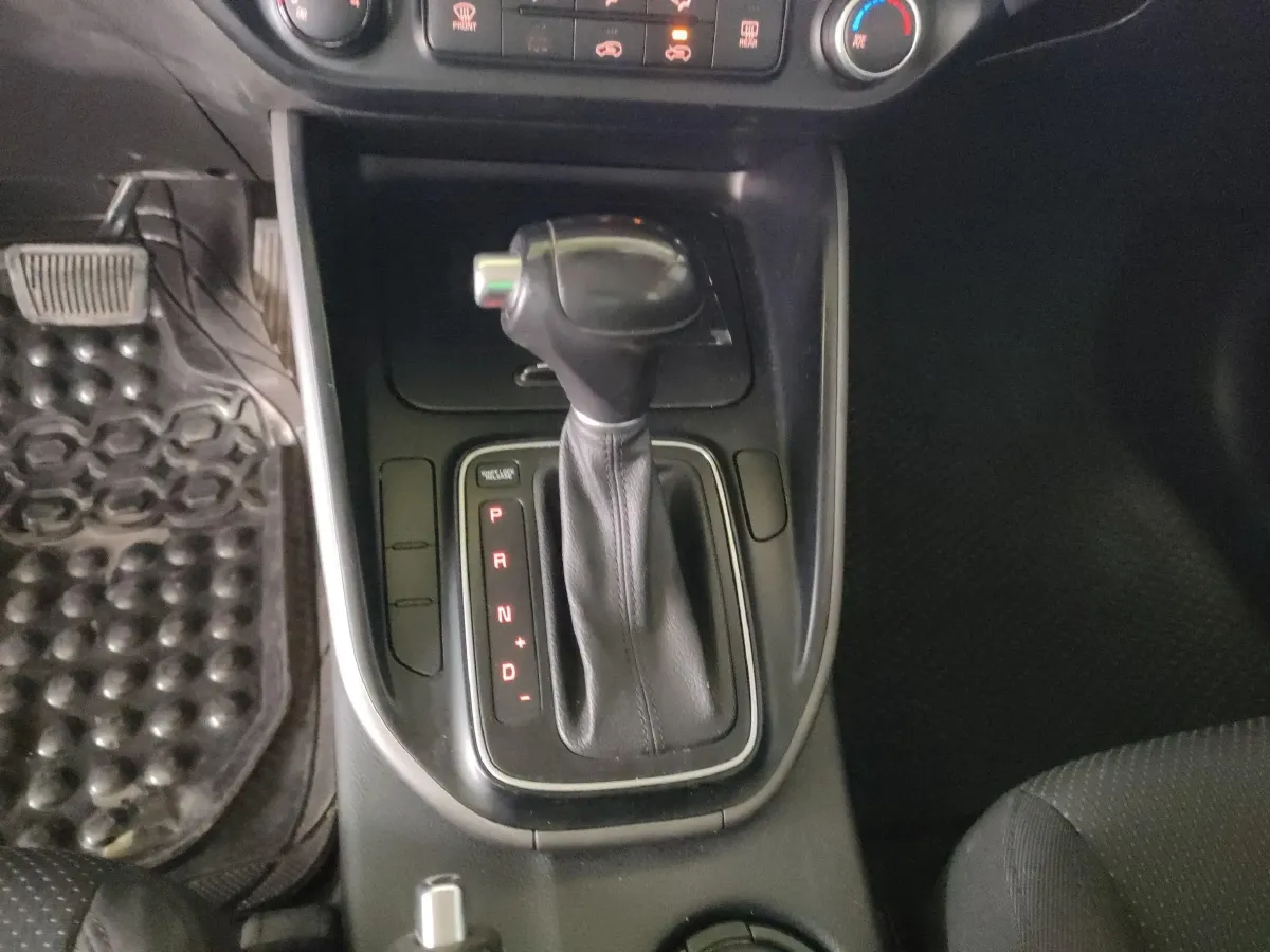 2013 Kia Carens 2.0L 152HP L4 6AT,autocango,china used car exporter,china ev exporter,chinese used car exporter,chinese used ev exporter