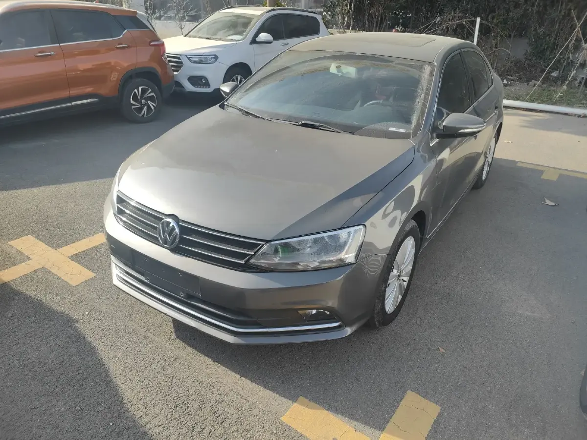 2015 Volkswagen Sagitar 1.4T 131HP L4 7DCT
