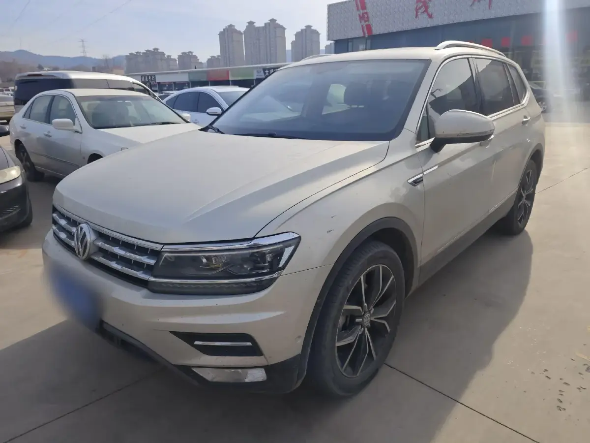 2019 Volkswagen Tiguan L 2.0T 220HP L4 7DCT