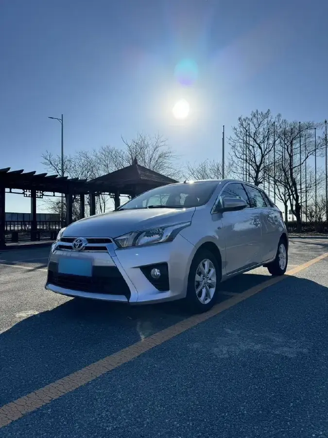 2014 Toyota Yaris L 1.5L 107HP L4 4AT