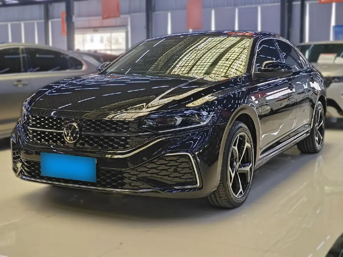 2024 Volkswagen Passat 2.0T 186HP L4 7DCT