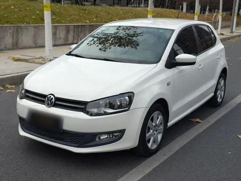 2013 Volkswagen Polo 1.4L 86HP L4 6AT