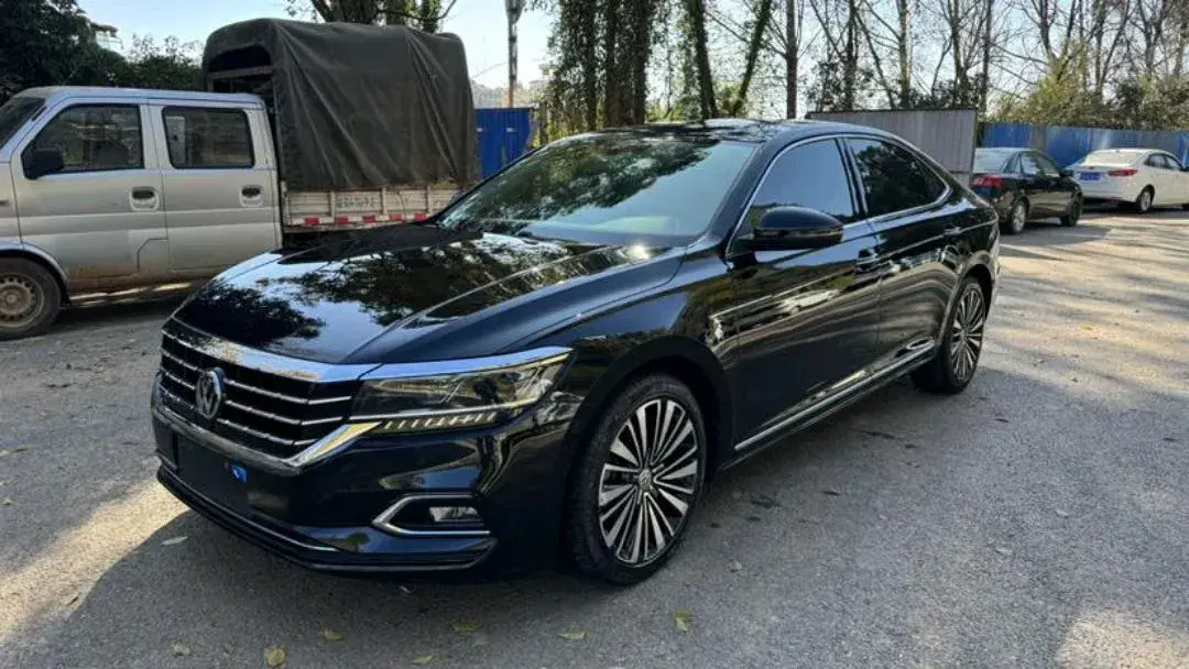 2019 Volkswagen Passat 2.0T 186HP L4 7DCT
