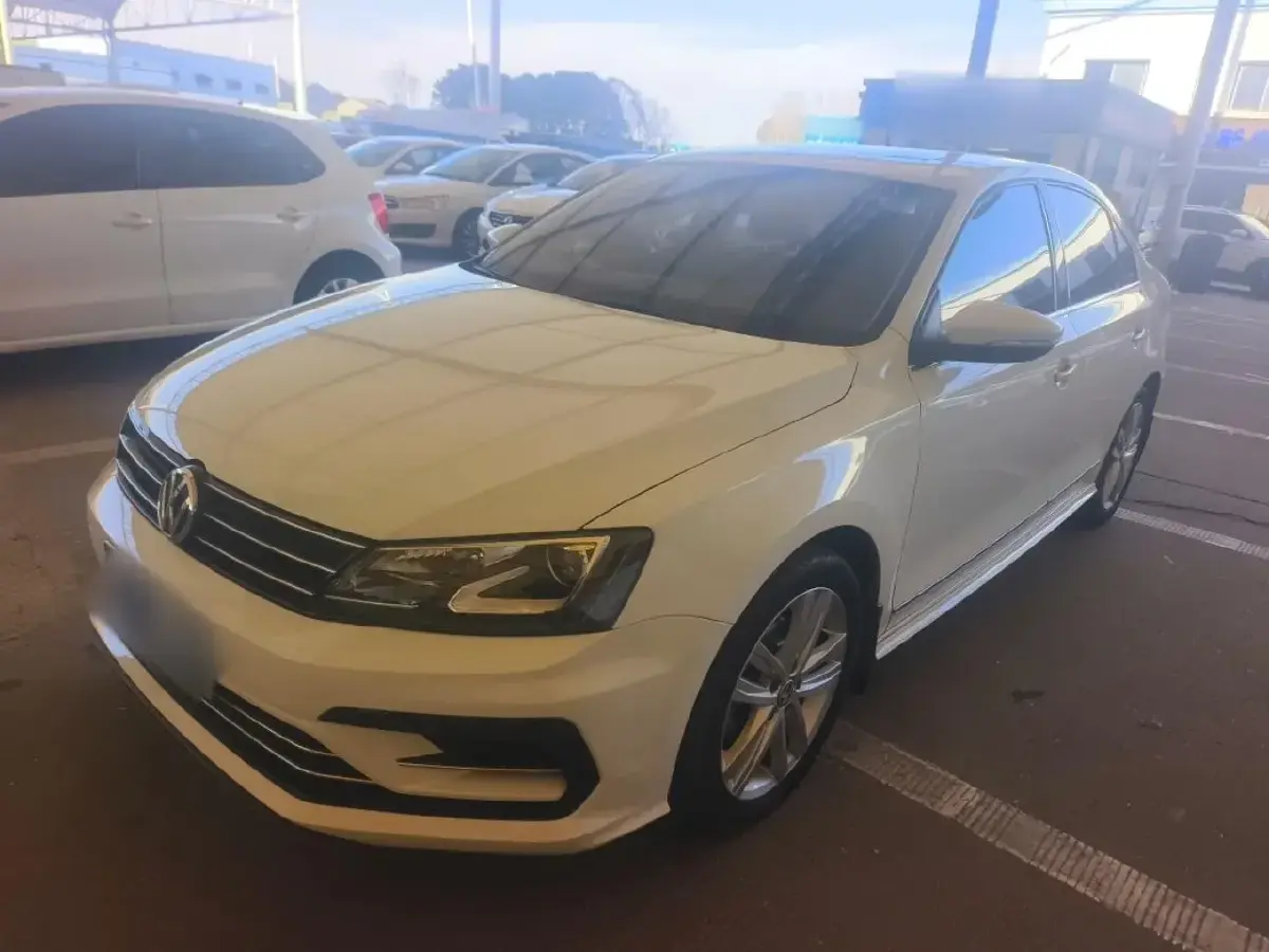 2018 Volkswagen Sagitar 1.4T 150HP L4 7DCT