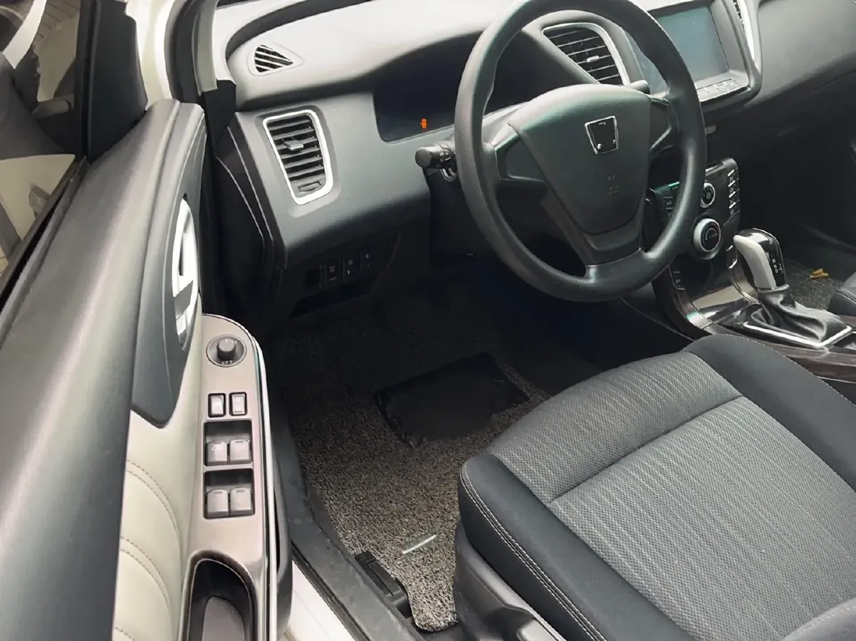 2015 Luxgen 5 1.8T 180HP L4 6AT,autocango,china used car exporter,china ev exporter,chinese used car exporter,chinese used ev exporter