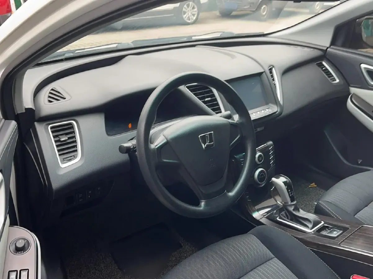 2015 Luxgen 5 1.8T 180HP L4 6AT,autocango,china used car exporter,china ev exporter,chinese used car exporter,chinese used ev exporter