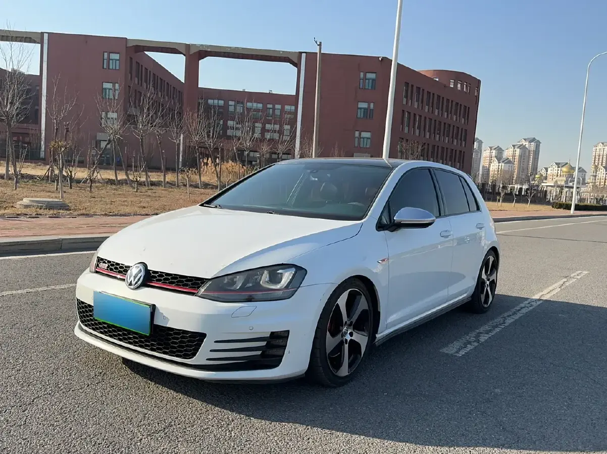 2016 Volkswagen GolfGTI 2.0T 220HP L4 7DCT