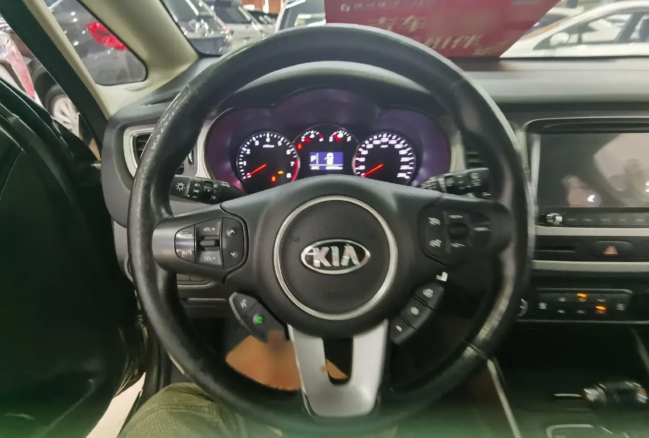 2013 Kia Carens 2.0L 152HP L4 6AT,autocango,china used car exporter,china ev exporter,chinese used car exporter,chinese used ev exporter