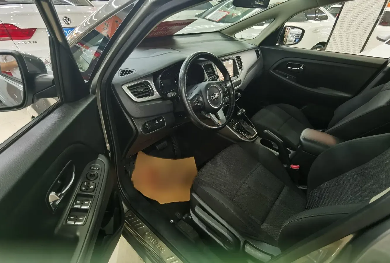 2013 Kia Carens 2.0L 152HP L4 6AT,autocango,china used car exporter,china ev exporter,chinese used car exporter,chinese used ev exporter