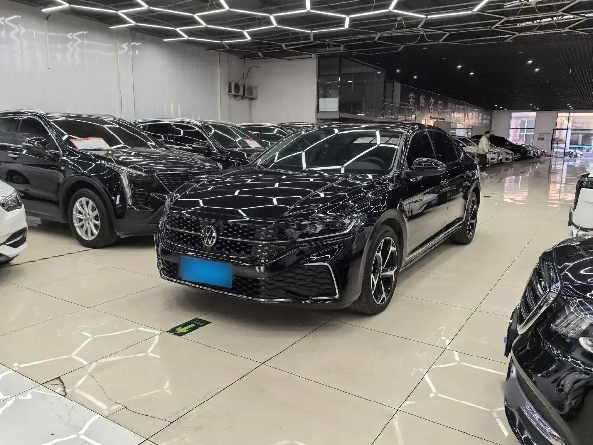 2024 Volkswagen Passat 2.0T 186HP L4 7DCT