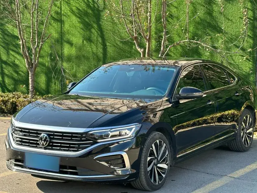 2024 Volkswagen Passat 2.0T 220HP L4 7DCT