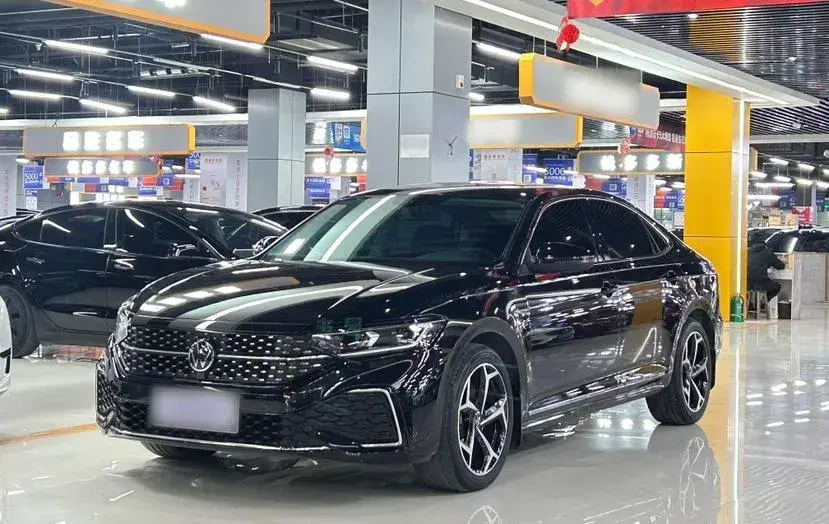 2024 Volkswagen Passat 2.0T 220HP L4 7DCT