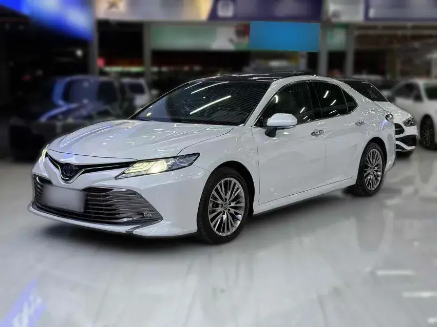 2019 Toyota Camry 2.5L 178HP L4 E-CVT Hybrid