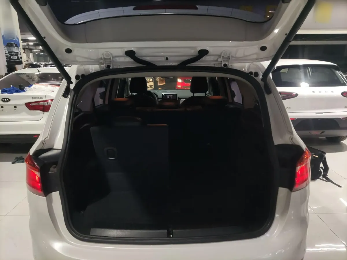 2015 BMW 2 Series SUV 1.5T 136HP L3 6AT,autocango,china used car exporter,china ev exporter,chinese used car exporter,chinese used ev exporter