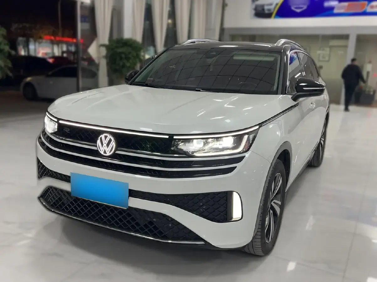 2023 Volkswagen Tavendor 2.0T 220HP L4 7DCT