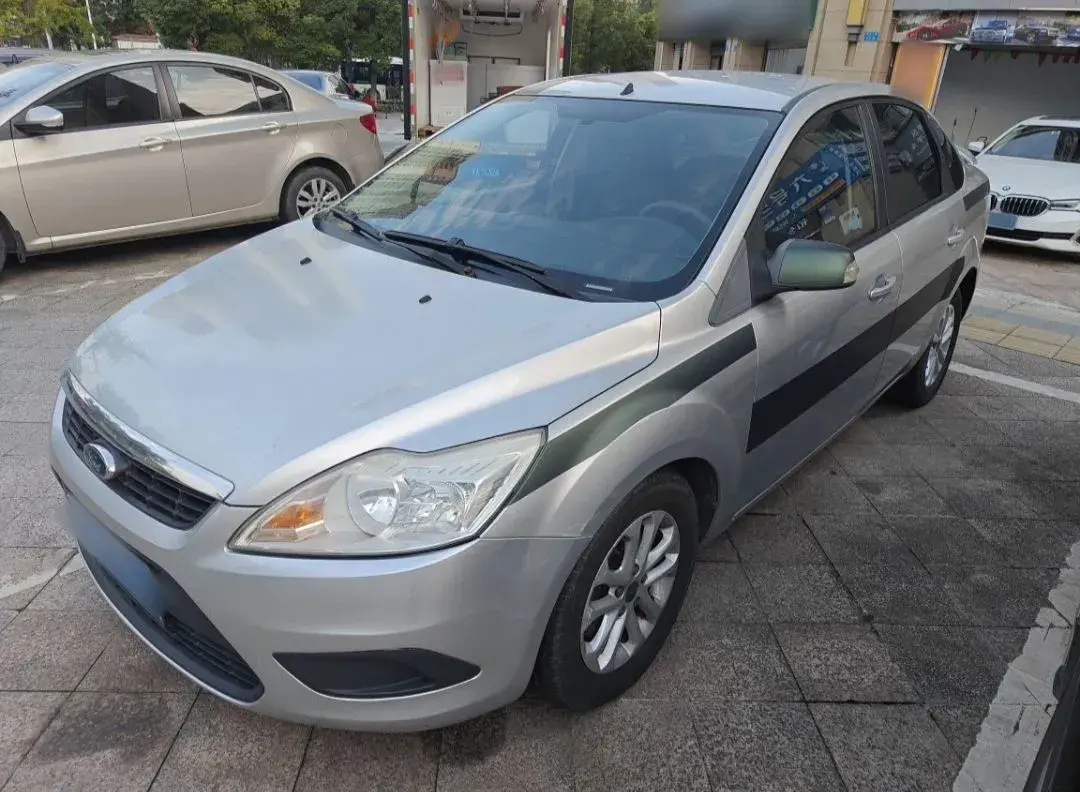 2012 Ford Focus 1.8L 124HP L4 5MT