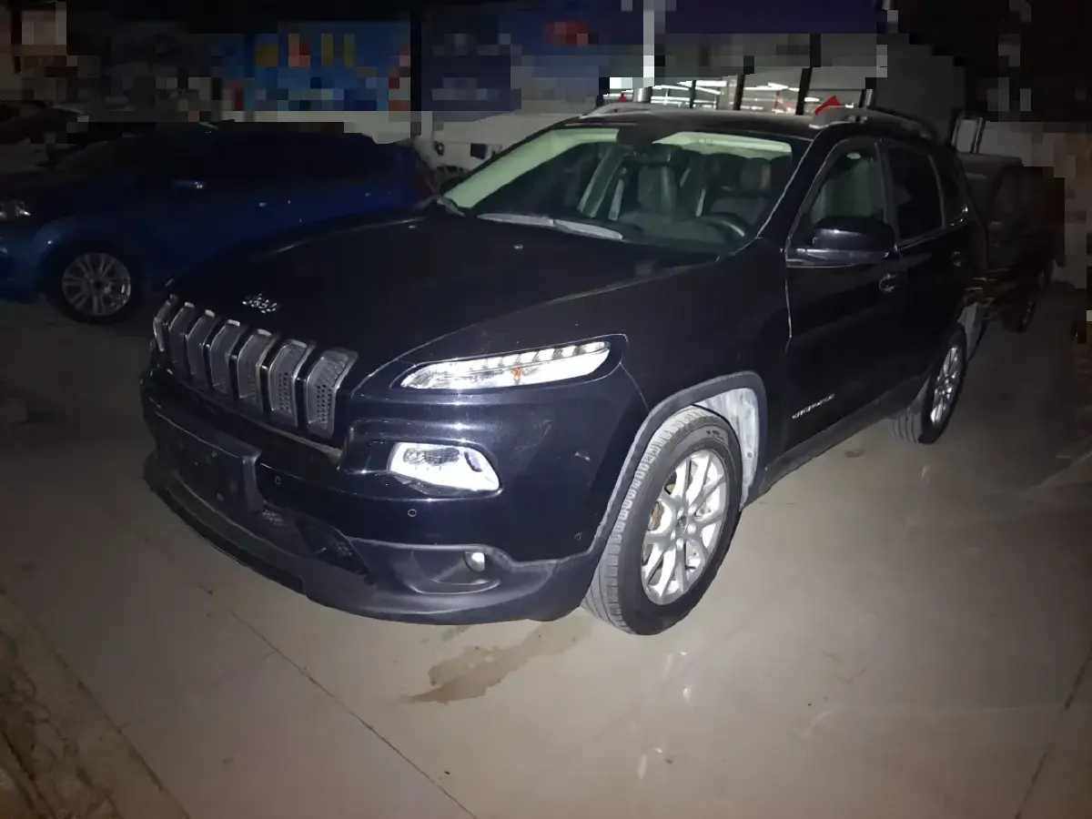 2016 Jeep Cherokee 2.4L 175HP L4 9AT