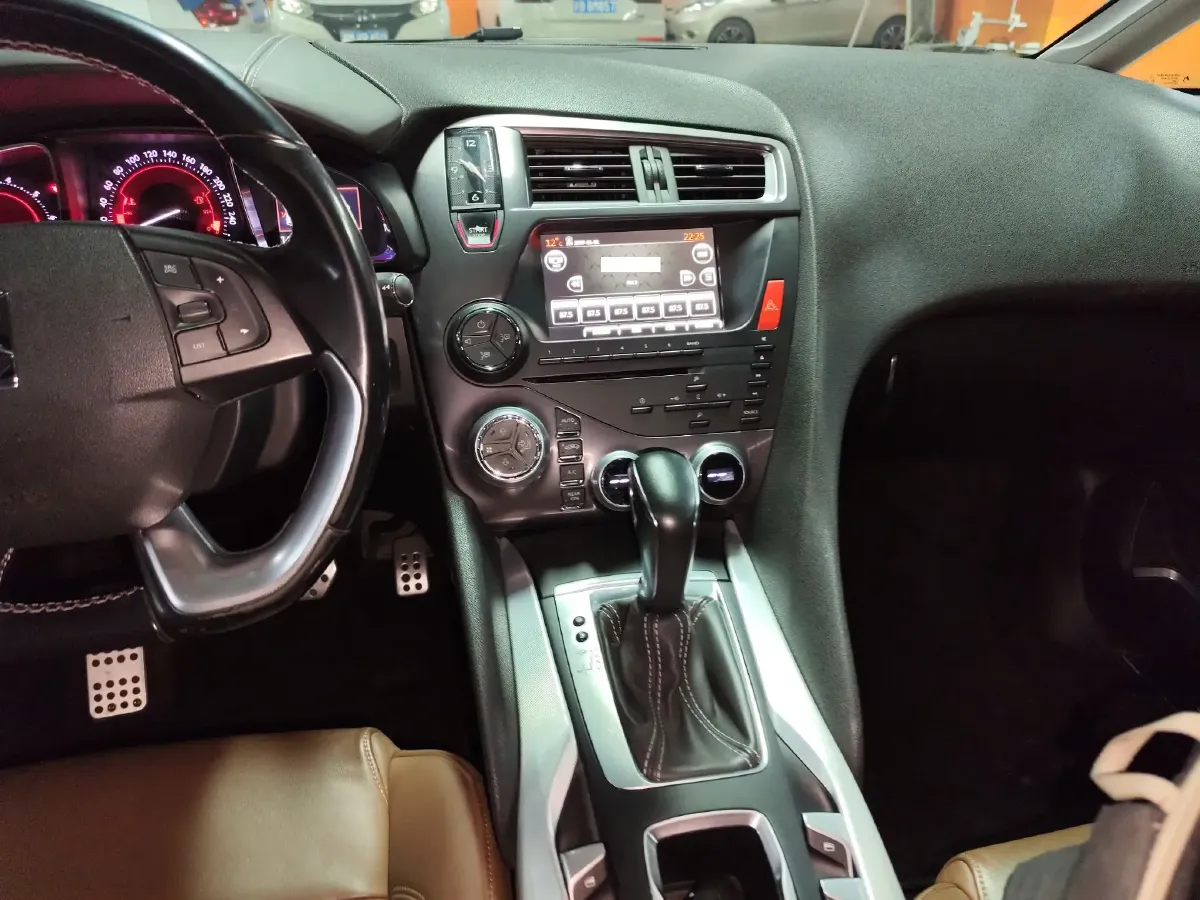 2013 DS 5 1.6T 200HP L4 6AT,autocango,china used car exporter,china ev exporter,chinese used car exporter,chinese used ev exporter