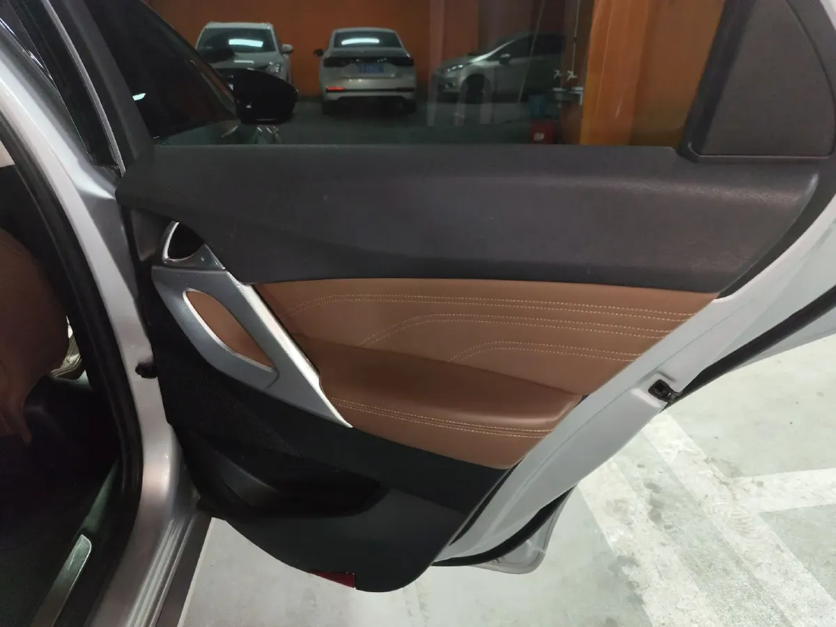 2013 DS 5 1.6T 200HP L4 6AT,autocango,china used car exporter,china ev exporter,chinese used car exporter,chinese used ev exporter