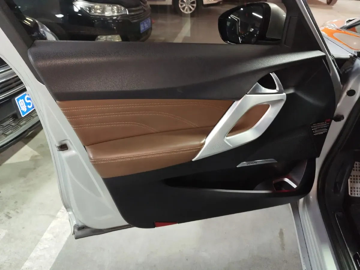 2013 DS 5 1.6T 200HP L4 6AT,autocango,china used car exporter,china ev exporter,chinese used car exporter,chinese used ev exporter