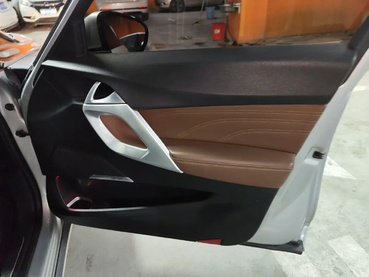 2013 DS 5 1.6T 200HP L4 6AT,autocango,china used car exporter,china ev exporter,chinese used car exporter,chinese used ev exporter