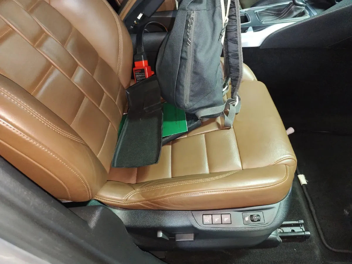 2013 DS 5 1.6T 200HP L4 6AT,autocango,china used car exporter,china ev exporter,chinese used car exporter,chinese used ev exporter