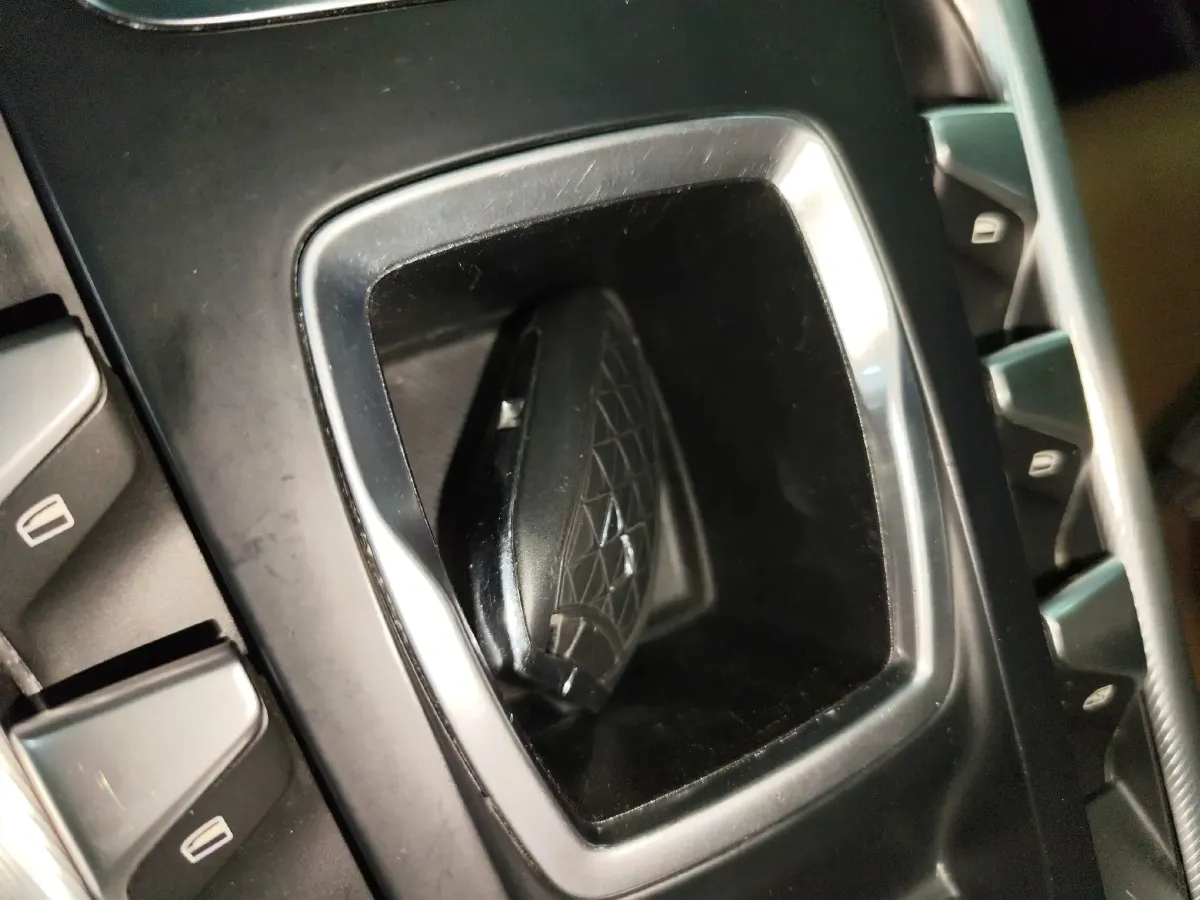 2013 DS 5 1.6T 200HP L4 6AT,autocango,china used car exporter,china ev exporter,chinese used car exporter,chinese used ev exporter