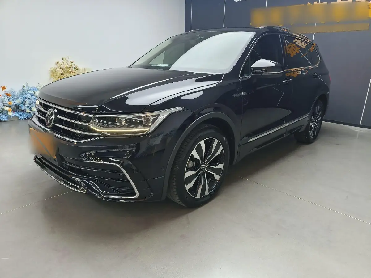 2023 Volkswagen Tiguan L 2.0T 220HP L4 7DCT
